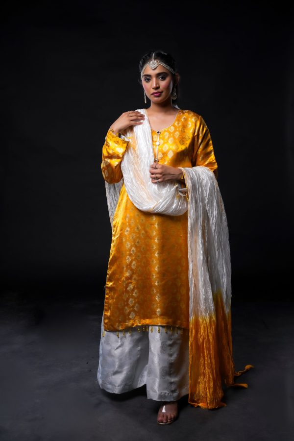 Stitched Golden Radiance – Banarsi Yellow 3-Piece Suit with Crushed Dupatta